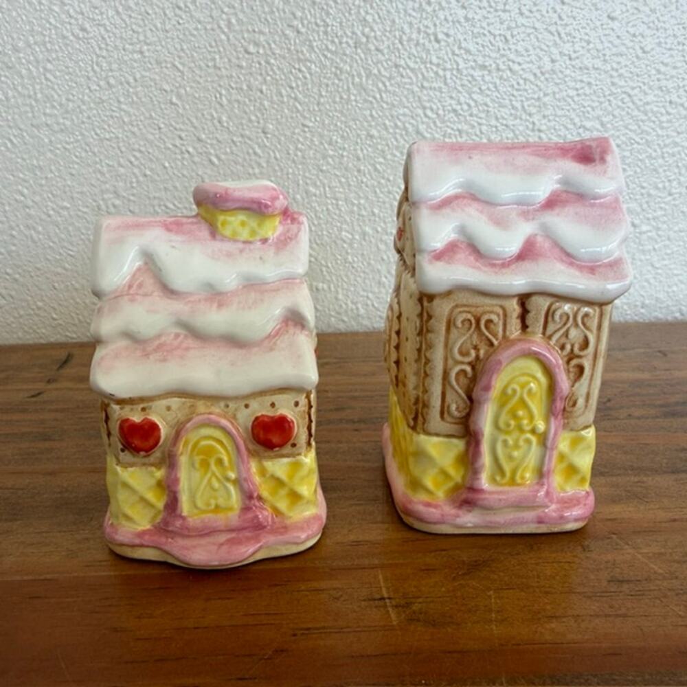 Otagiri Gingerbread House Salt & Pepper shakers Hand painted by Matt Hromialik